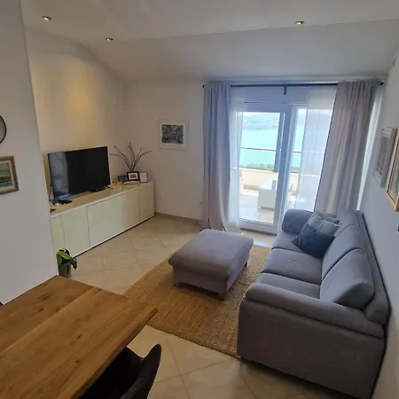Apartment Apartment Mara Orasac